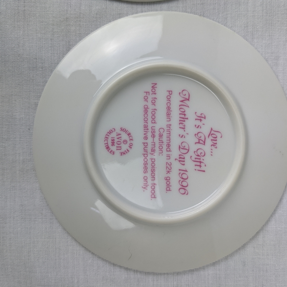 Avon 1980's-90's mother's day plates. Collectable - Picture 5 of 8